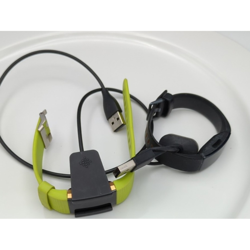 2 Fitbit Trackers with Chargers and wrist straps Broken Not Working For Parts